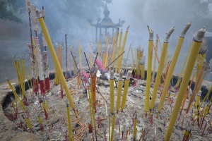 hong-kong-po-lin-monastery-incense